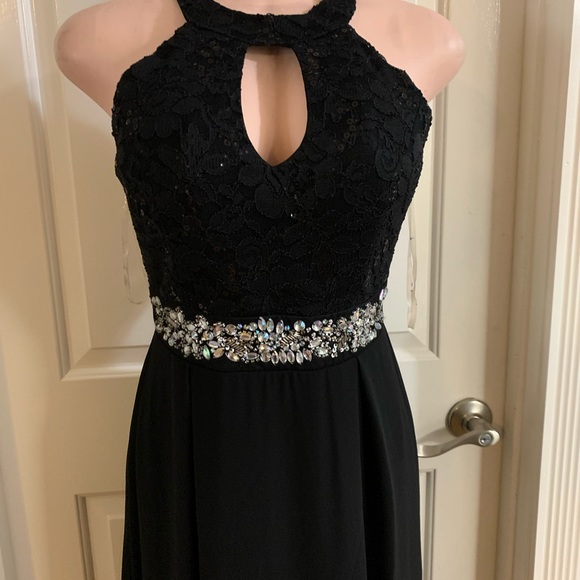 Women’s junior black halter maxi dress size (M) - Picture 5 of 11